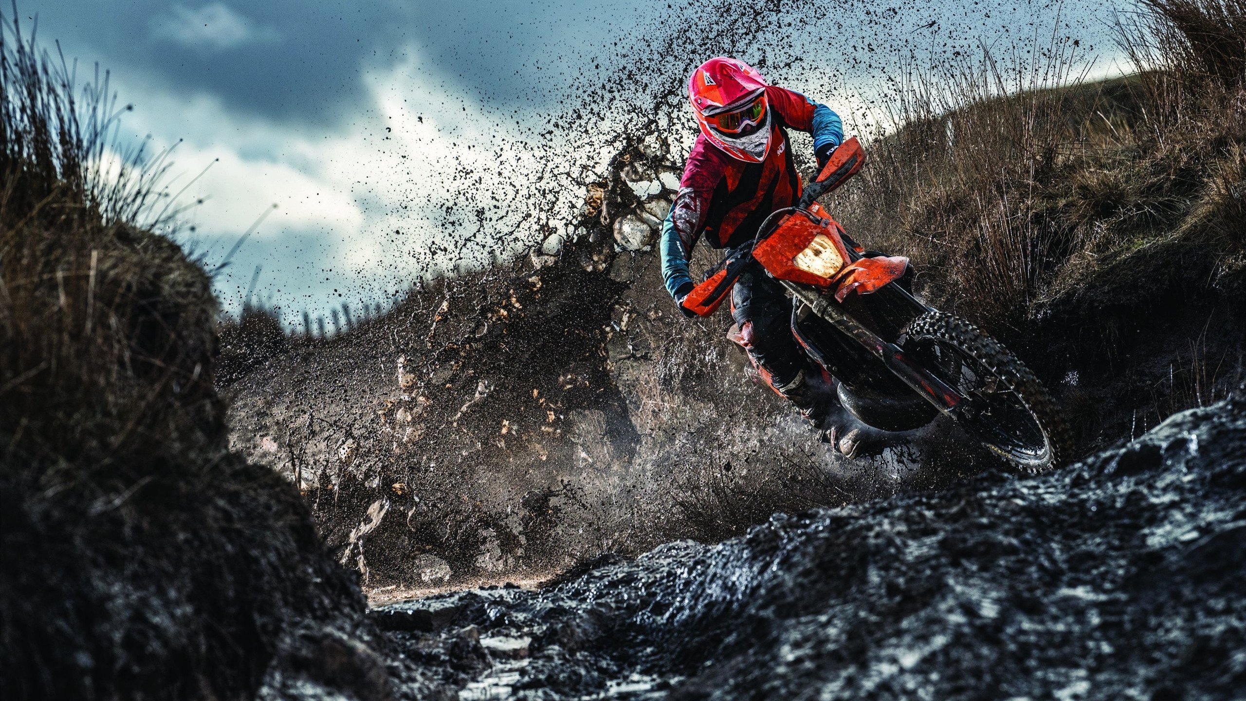 李冰洁再战200米自由泳 成绩稳定，李冰洁游泳比赛